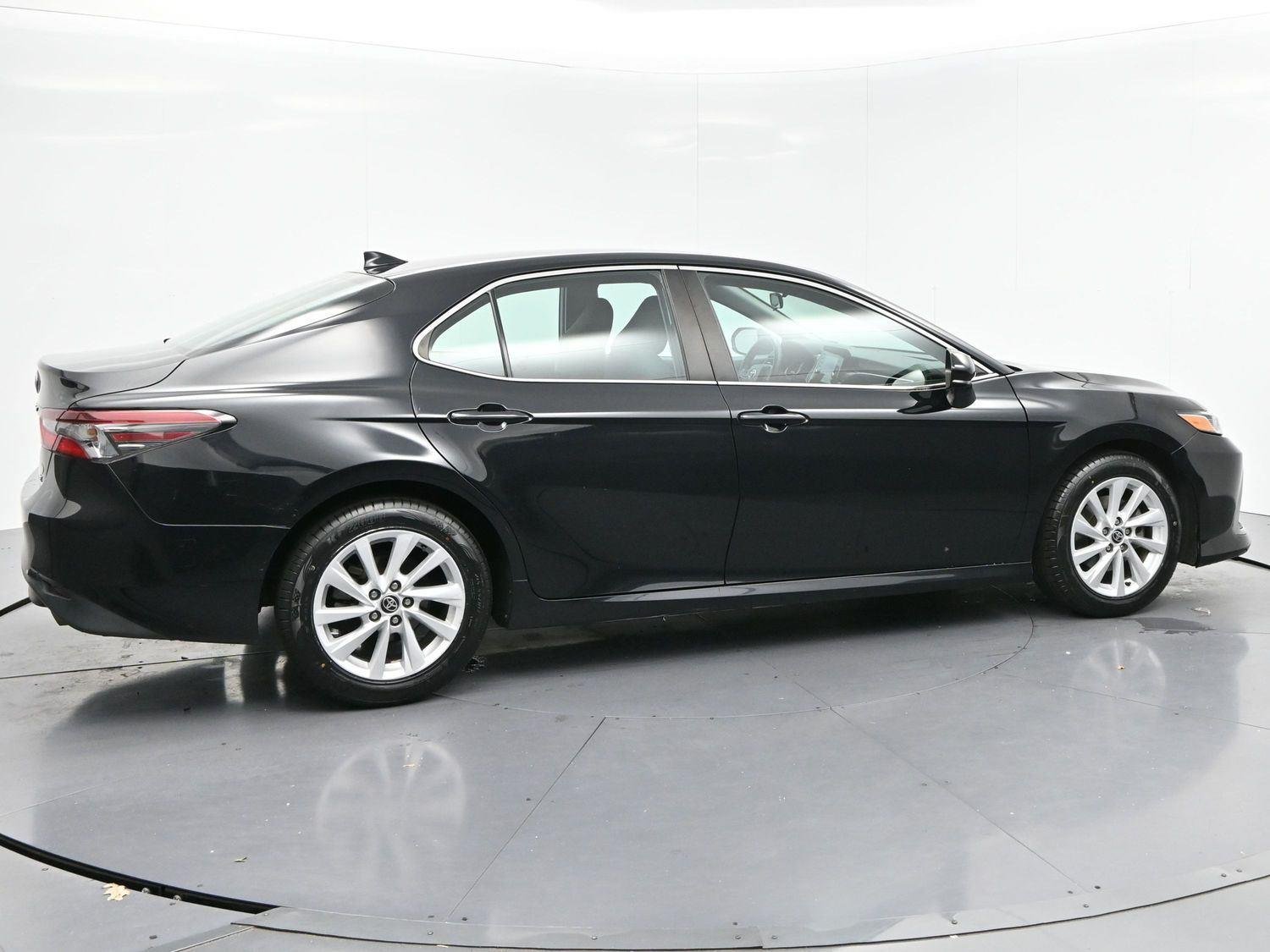 Used 2022 Midnight Black Metallic Toyota LE image 8