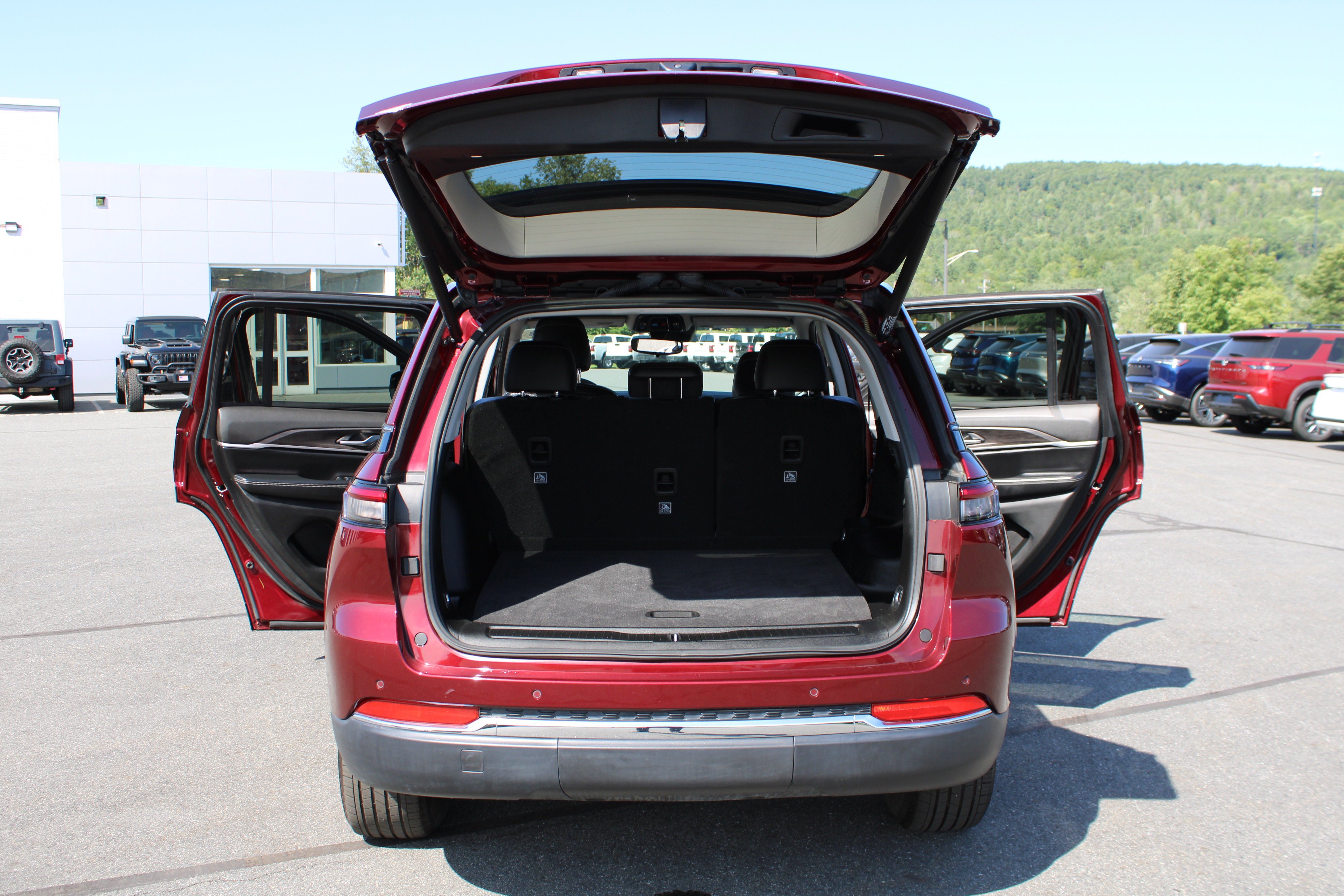 Used 2023 Velvet Red Pearlcoat Jeep Limited image 20