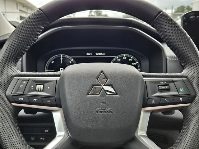2025 Mitsubishi Outlander Plug-in Hybrid SE - Photo 17