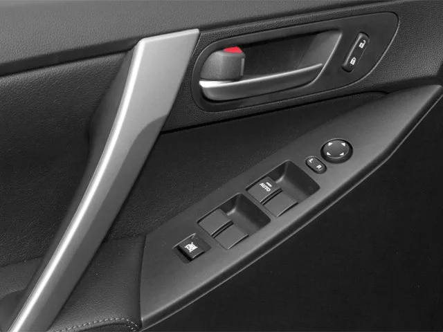 Used 2013  Mazda i Touring image 17