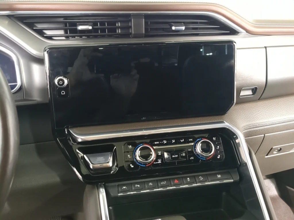 Used 2022 White GMC Denali image 29