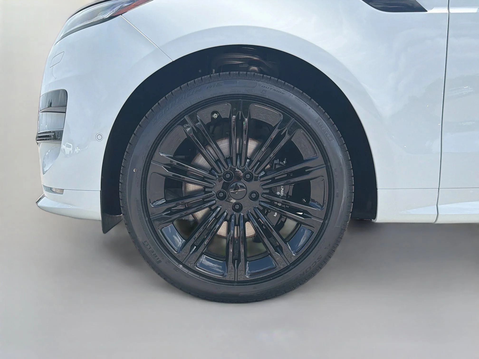 New 2026 Fuji White Land Rover Dynamic SE image 43