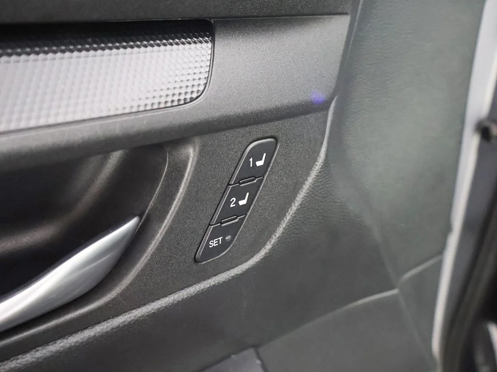 Used 2025 Solar Silver Metallic Honda Sport-L image 39