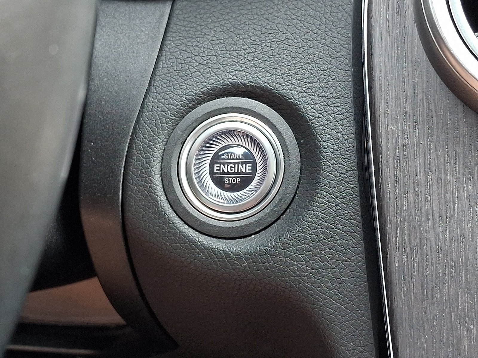 Certified Used 2021 Polar White - 149 Mercedes-Benz 4MATIC® Sedan image 23
