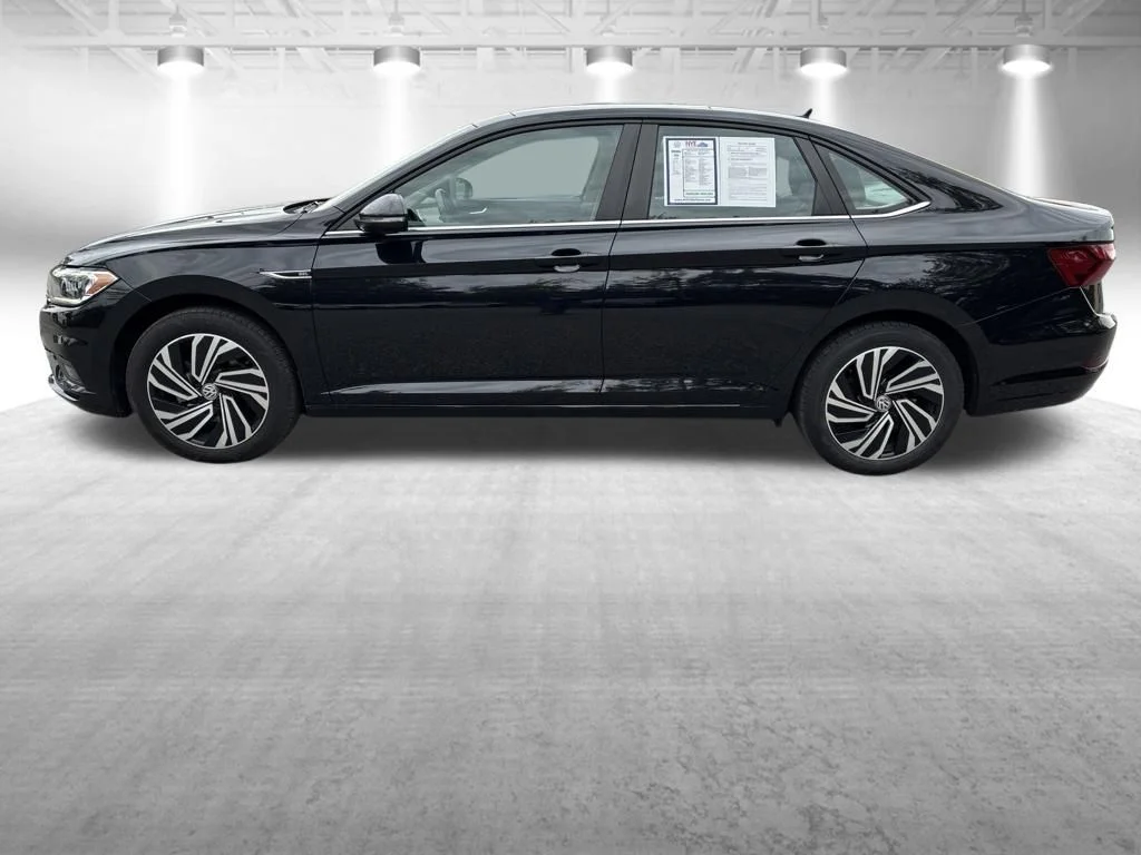 Used 2021 Black Volkswagen SEL Premium image 2