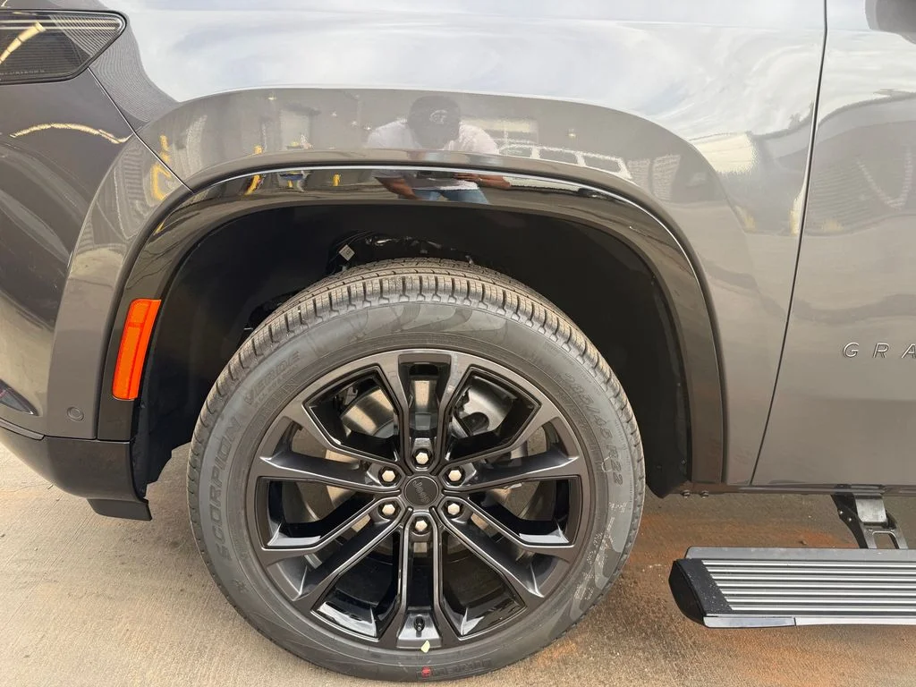 New 2026 Baltic-Gray Metallic Clear-Coat Exterior Paint Jeep Summit Obsidian image 28