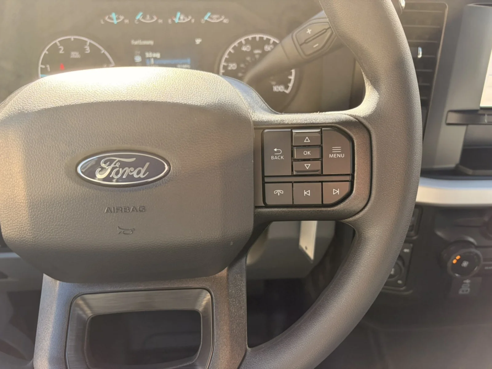 New 2027 Oxford White Ford XL image 15