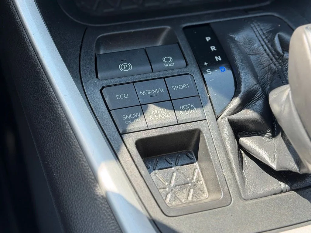 Used 2020 Gray Toyota XLE Premium image 20