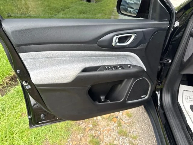 Used 2023 Black Jeep Latitude image 18