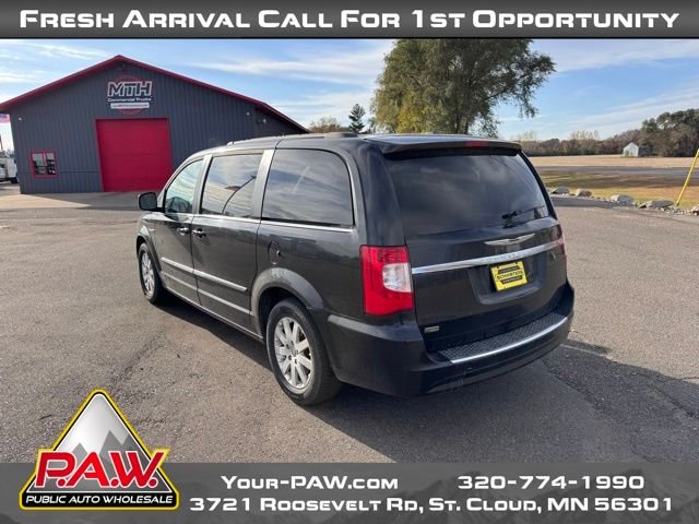 2014 Chrysler Town & Country Touring photo 4