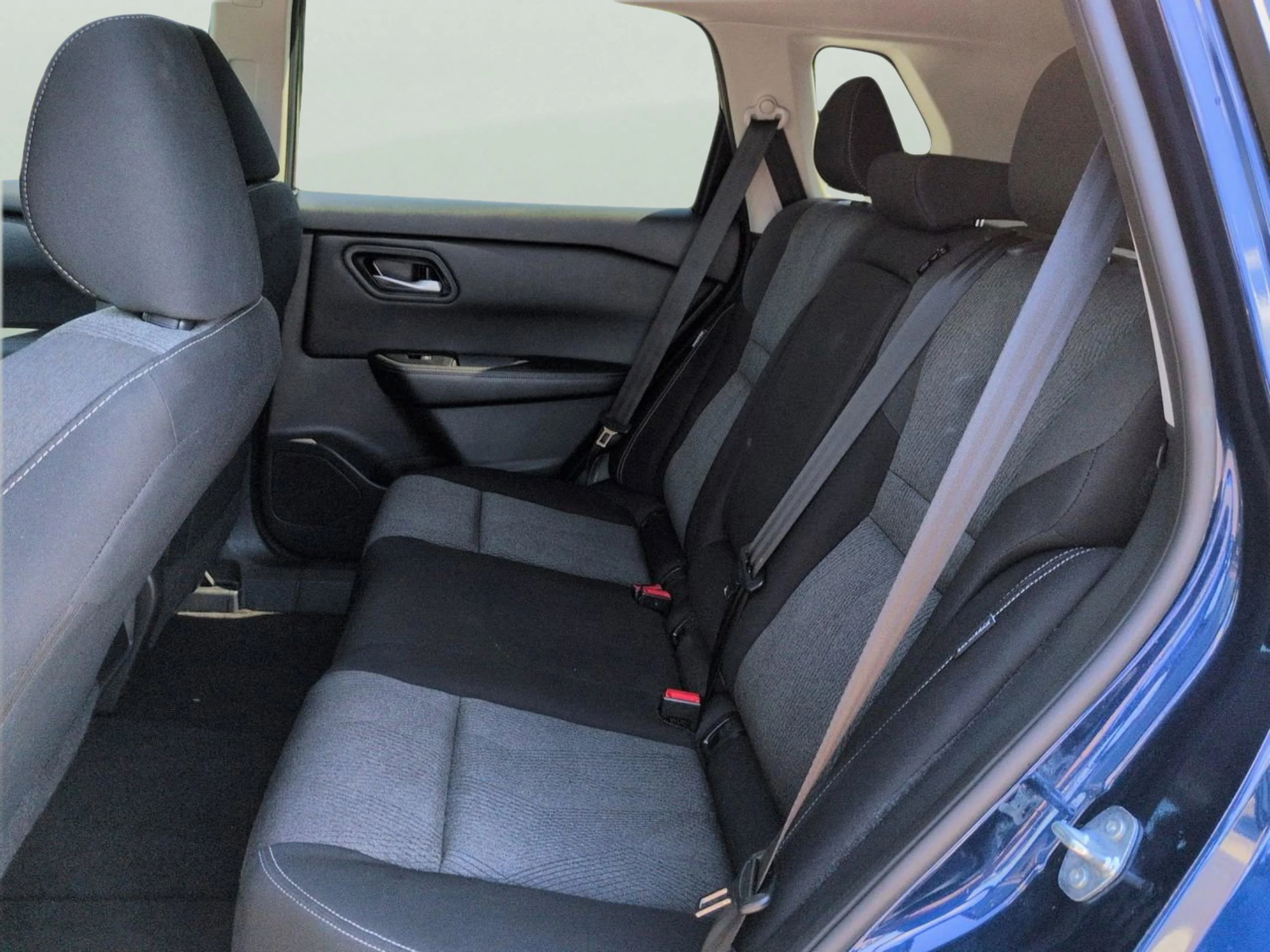Used 2024 Deep Ocean Blue Pearl Nissan SV image 12