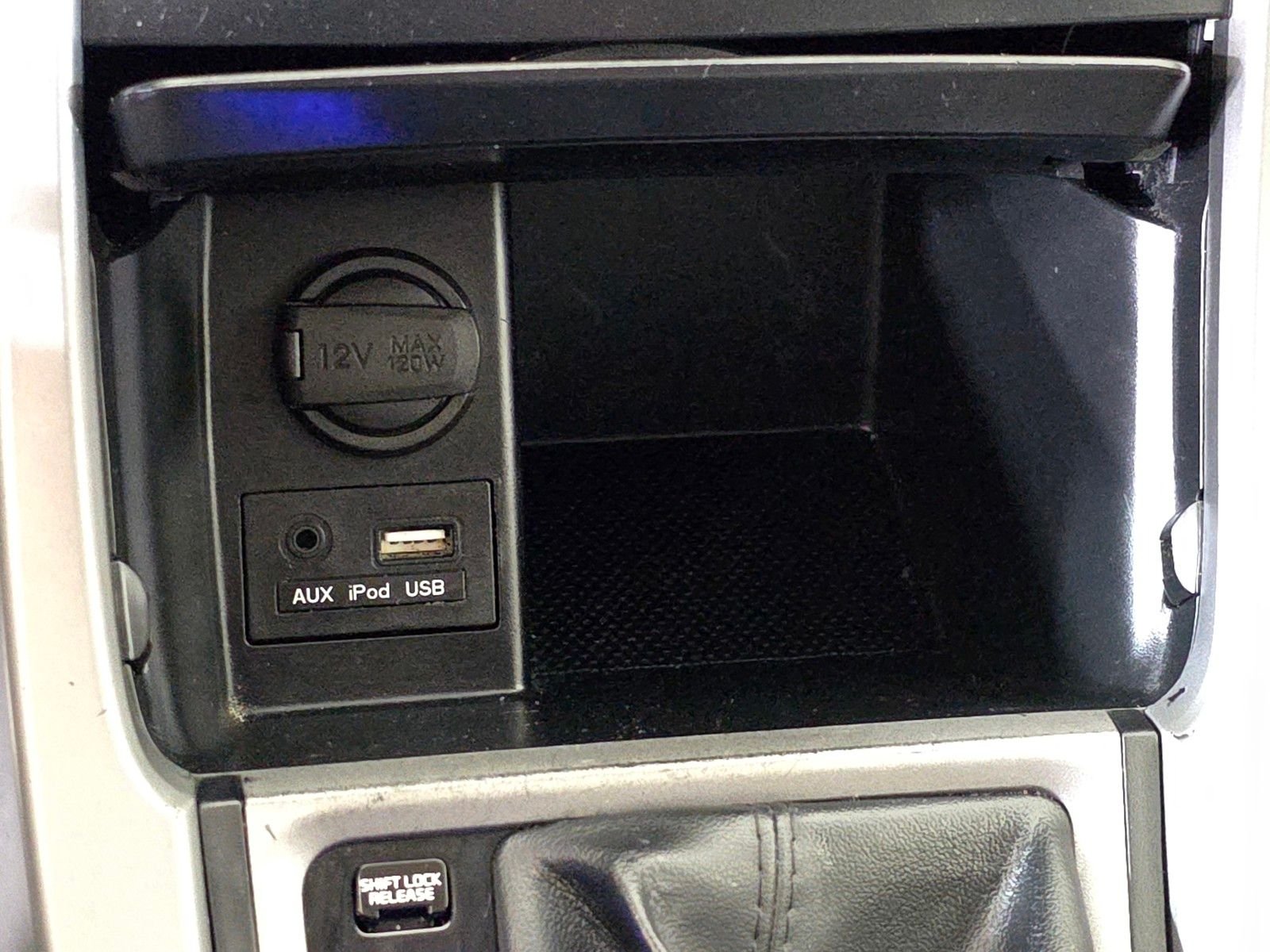 Used 2014 Desert Bronze Hyundai SE image 27