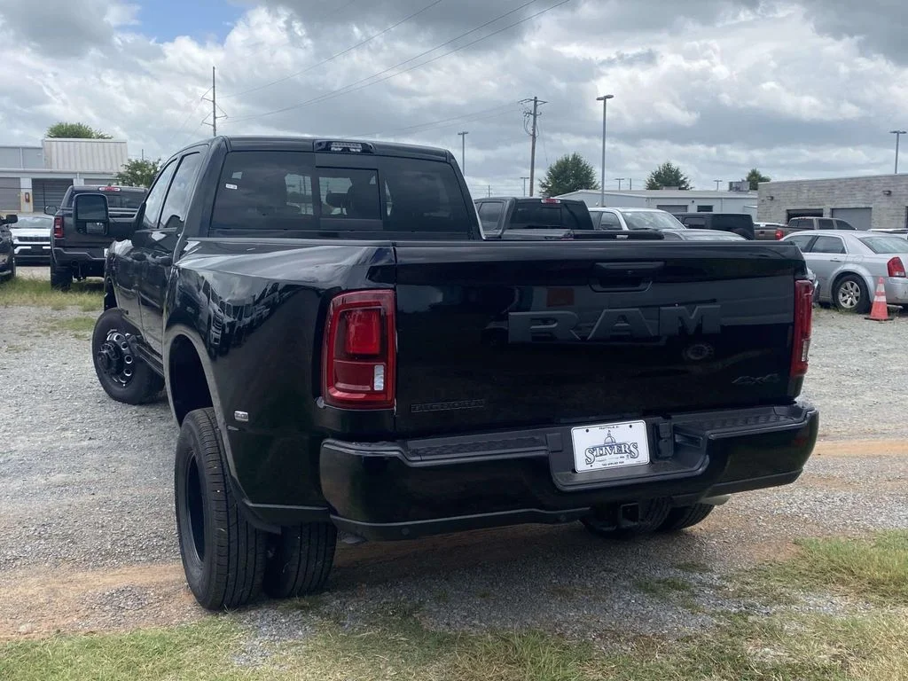 New 2026 Diamond Black Crystal Pearl-Coat Exterior Paint RAM Big Horn image 4