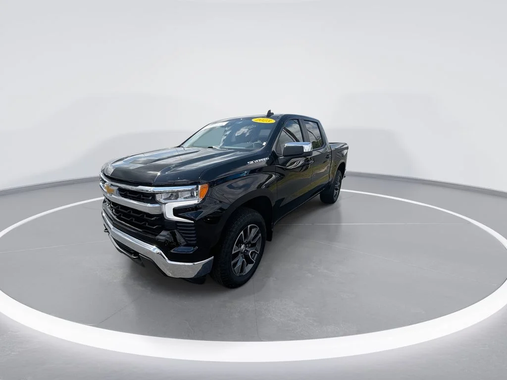 Used 2023 Black Chevrolet LT image 4