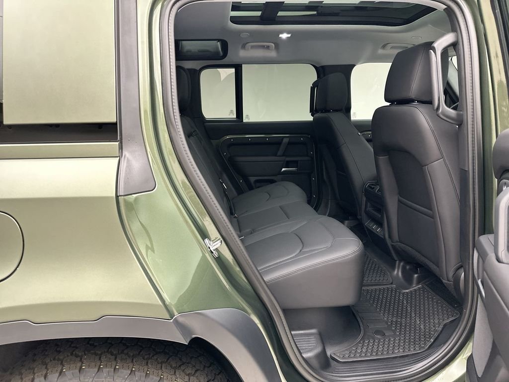 New 2026 Woolstone Green Land Rover S image 7
