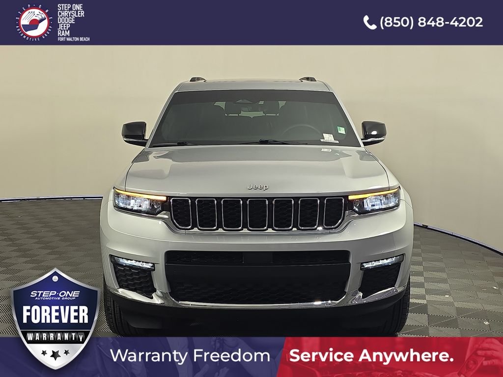 Used 2025 Silver Jeep Limited image 9