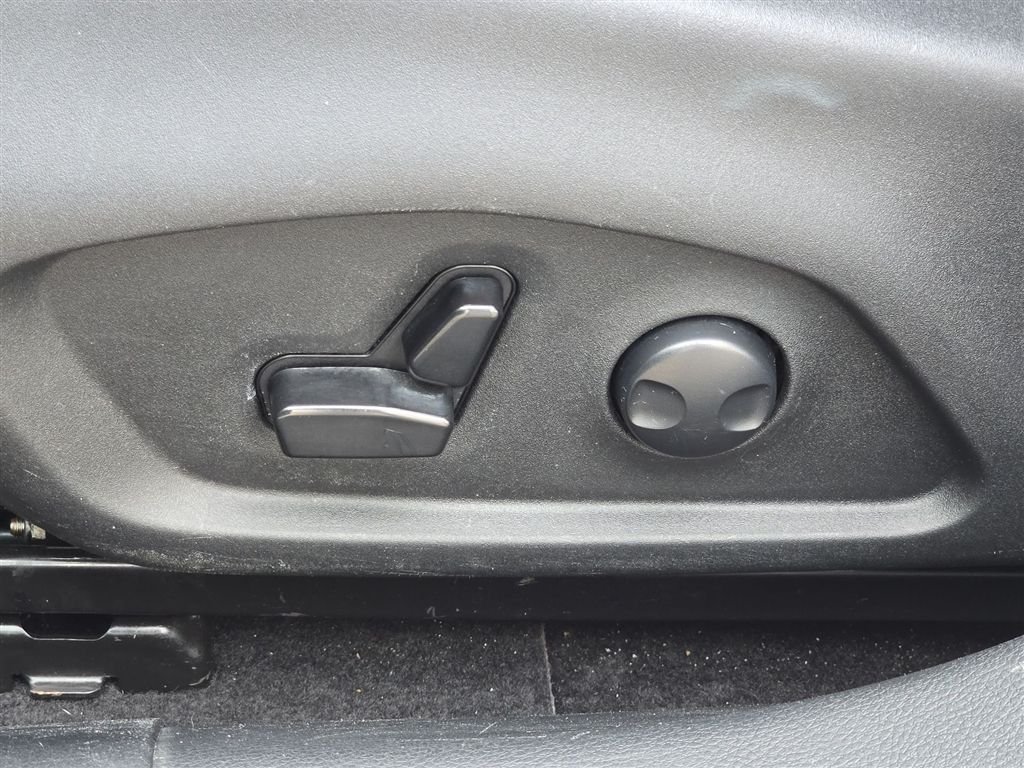 Certified Used 2024  Jeep Limited image 18