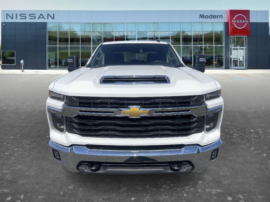 Used 2025 Summit White Chevrolet LT image 2
