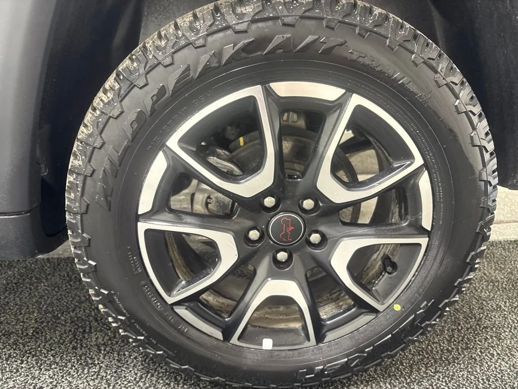 Used 2025 Silver Jeep Trailhawk image 7