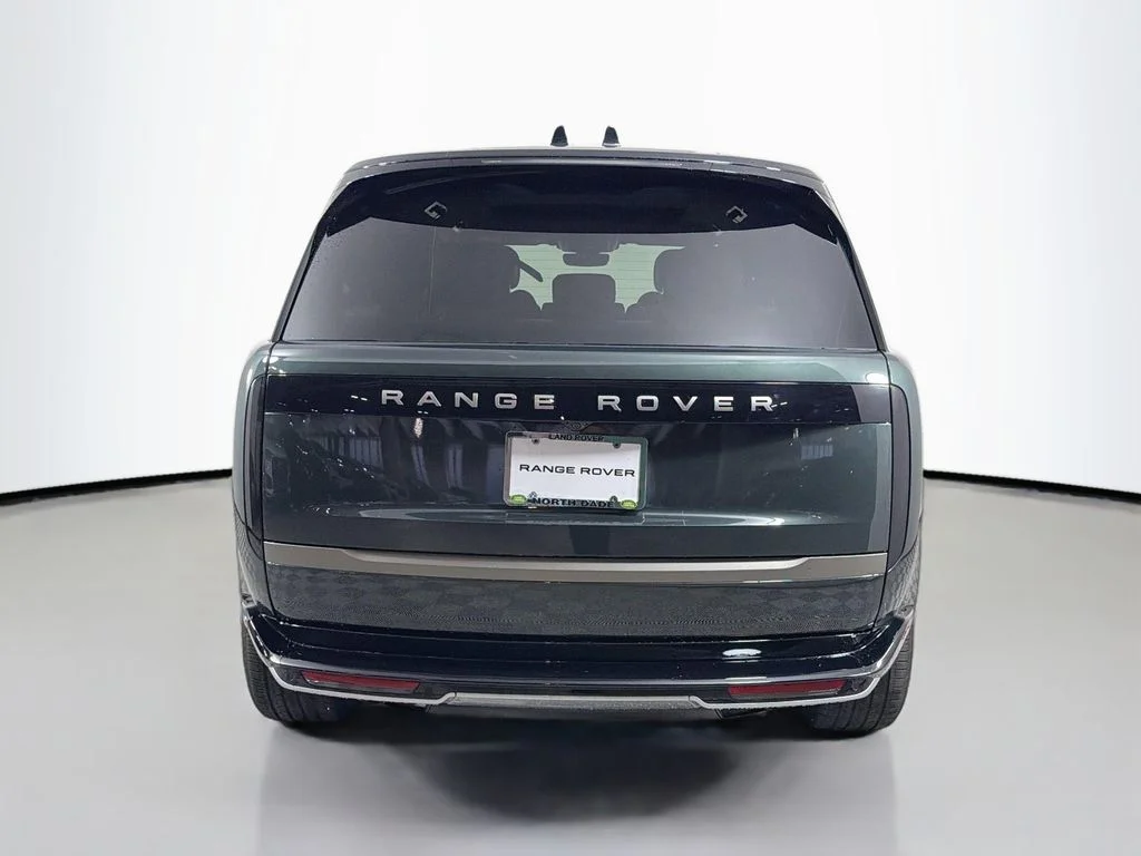New 2026 Belgravia Green Land Rover SE LWB 7-Seats / V8 image 6