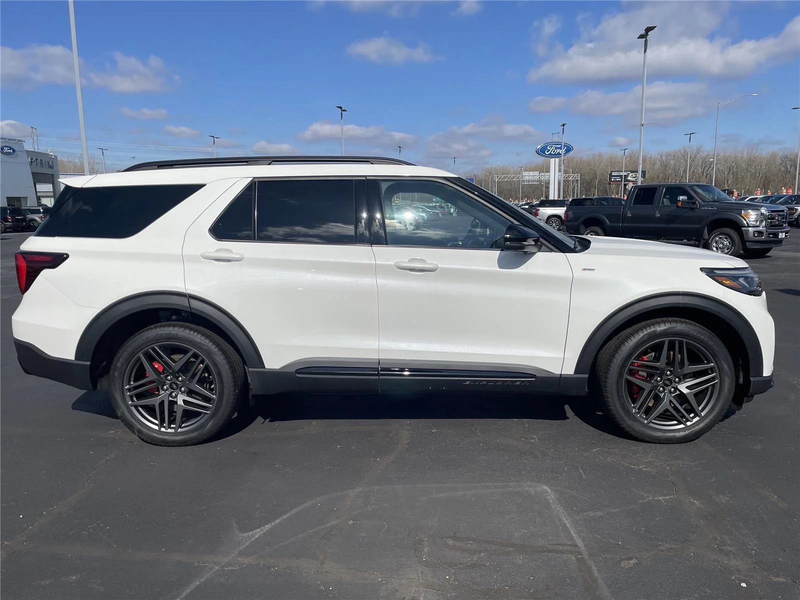 Used 2025 Star White Metallic Tri-Coat Ford ST-Line image 6