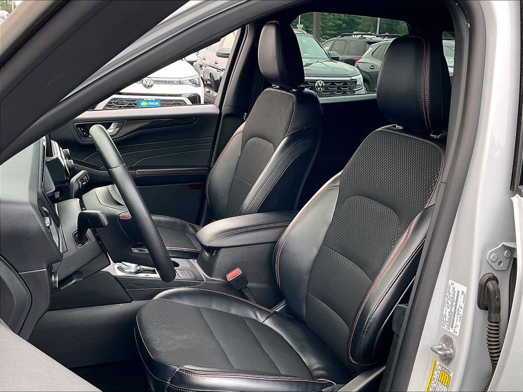 Used 2025 Space Silver Metallic Ford ST-Line Select image 9