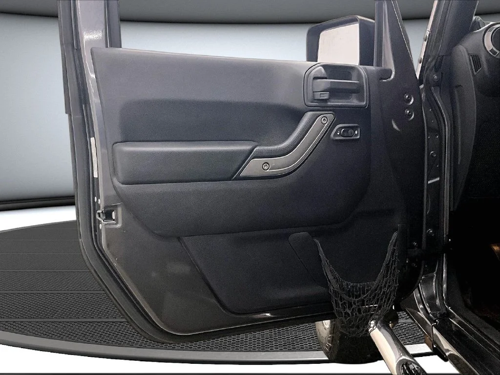 Used 2014 Gray Jeep Unlimited Sport image 18