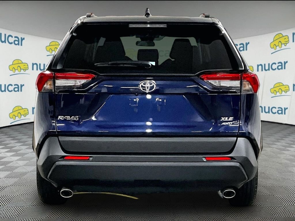 Used 2025  Toyota XLE image 5