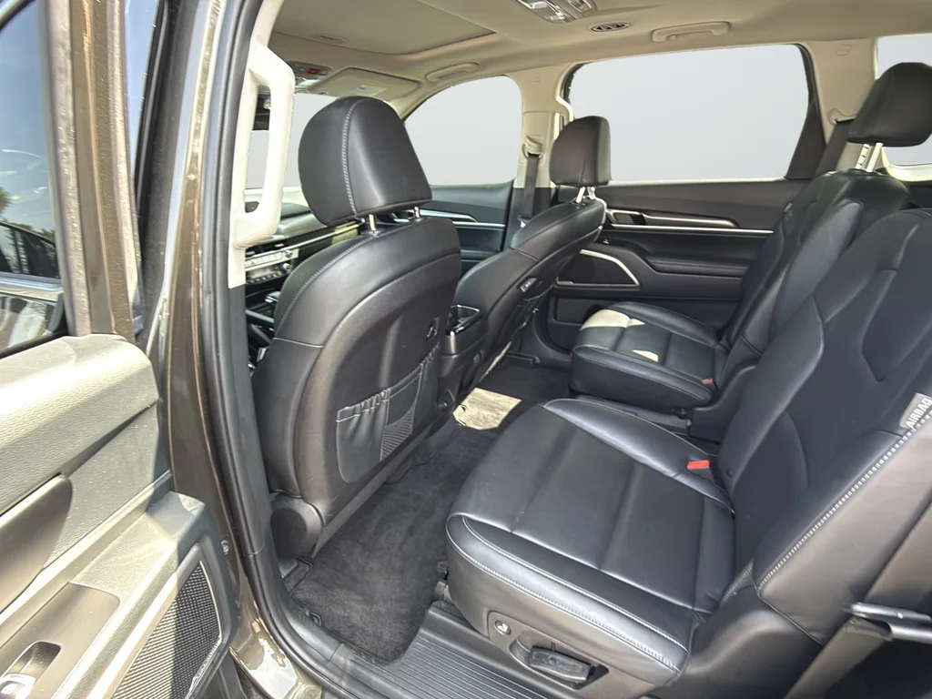 Certified Used 2025 Green Kia S image 41