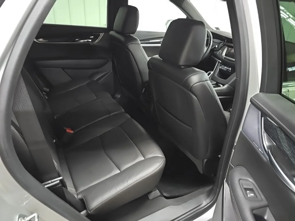 Used 2020 Silver Cadillac Premium Luxury image 18