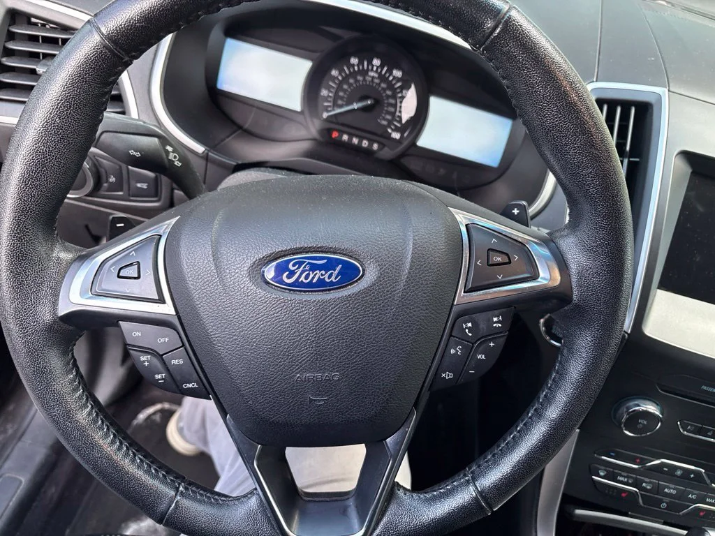 Used 2017 Magnetic Ford SEL image 3