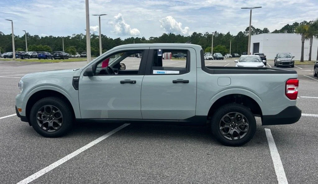 Used 2024 Green Ford XLT image 3