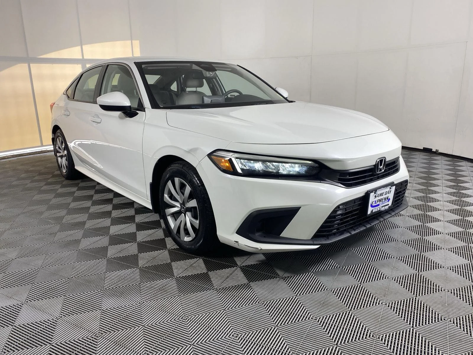 Used 2023 Platinum White Pearl Honda LX image 10