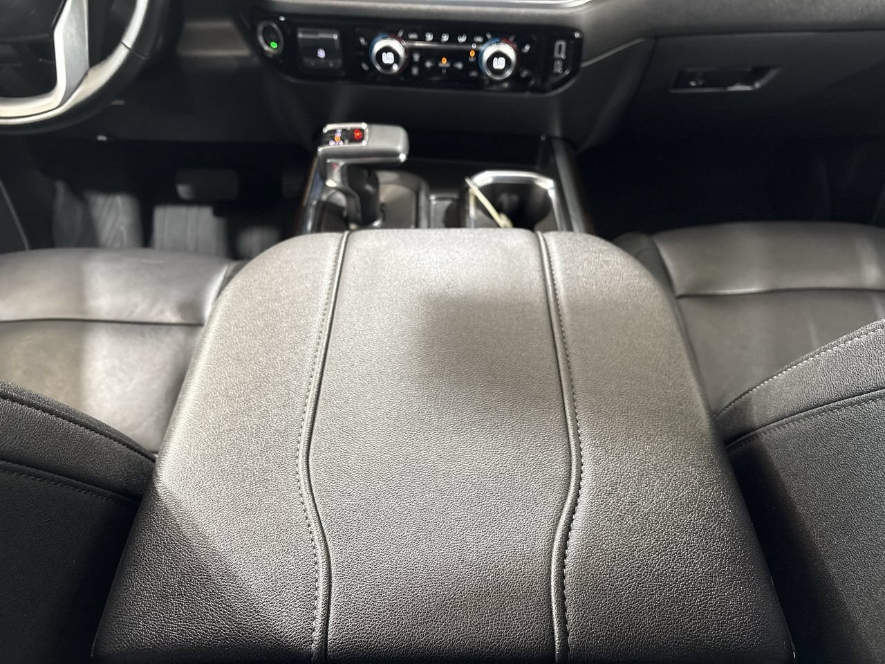 Used 2024 Summit White GMC Elevation image 22
