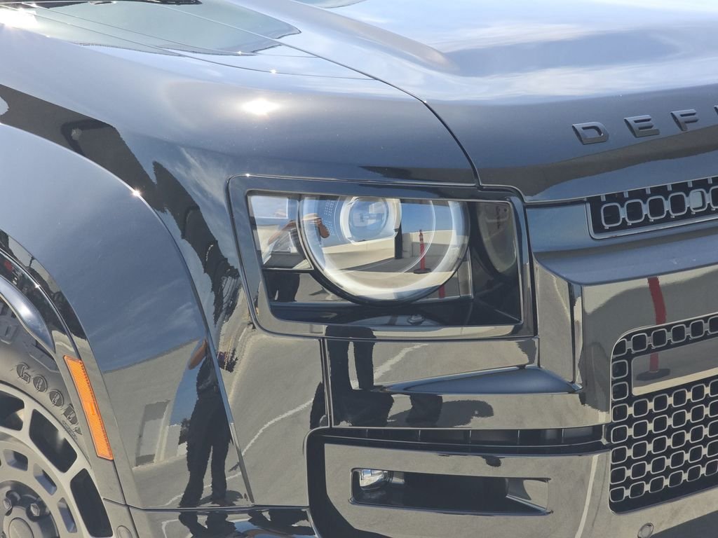 New 2026 Narvik Black Land Rover OCTA Black image 33