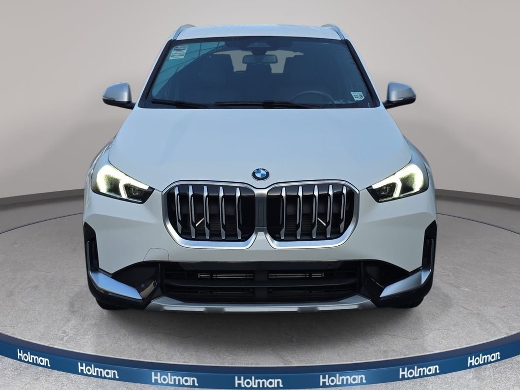 Used 2024 White BMW xDrive28i image 3