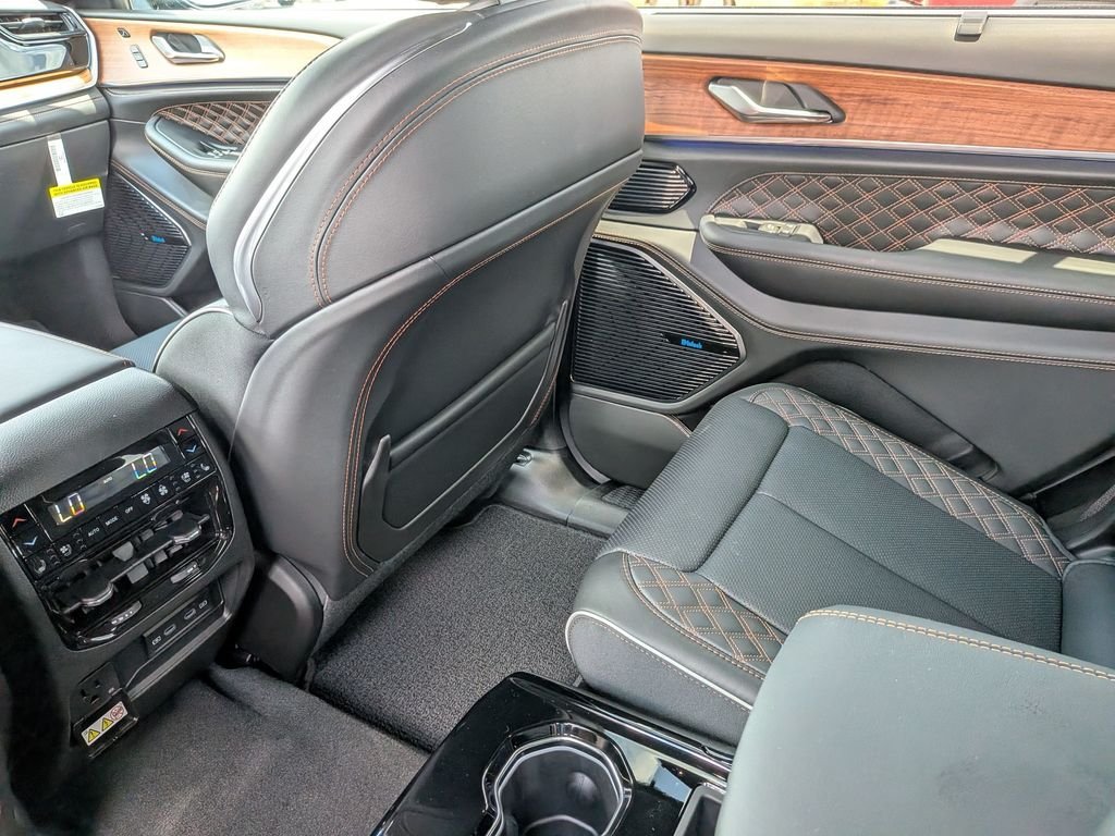 New 2026 Baltic Gray Metallic Clear-Coat Exterior Paint Jeep Summit image 35