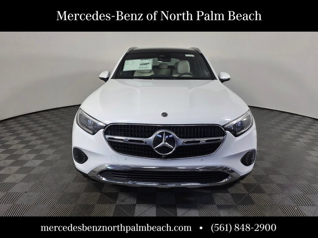 New 2026 MANUFAKTUR Moonlight White Metallic Mercedes-Benz GLC 300 image 31