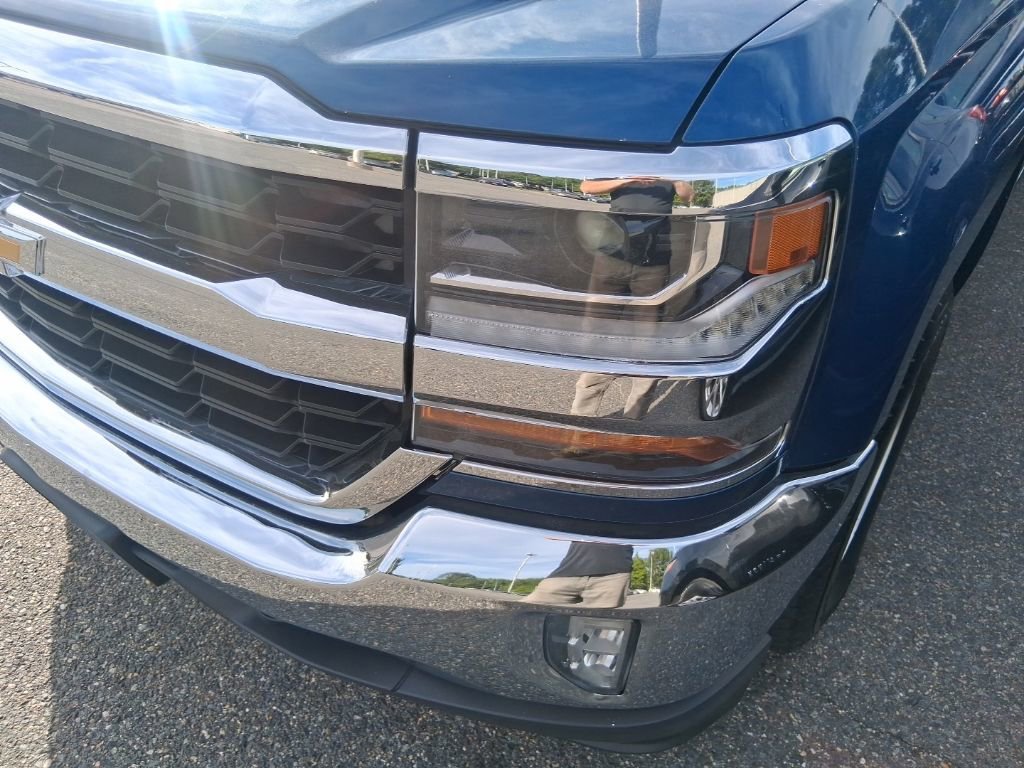 Used 2016 DEEP OCEAN BLUE METALLIC Chevrolet LT image 18
