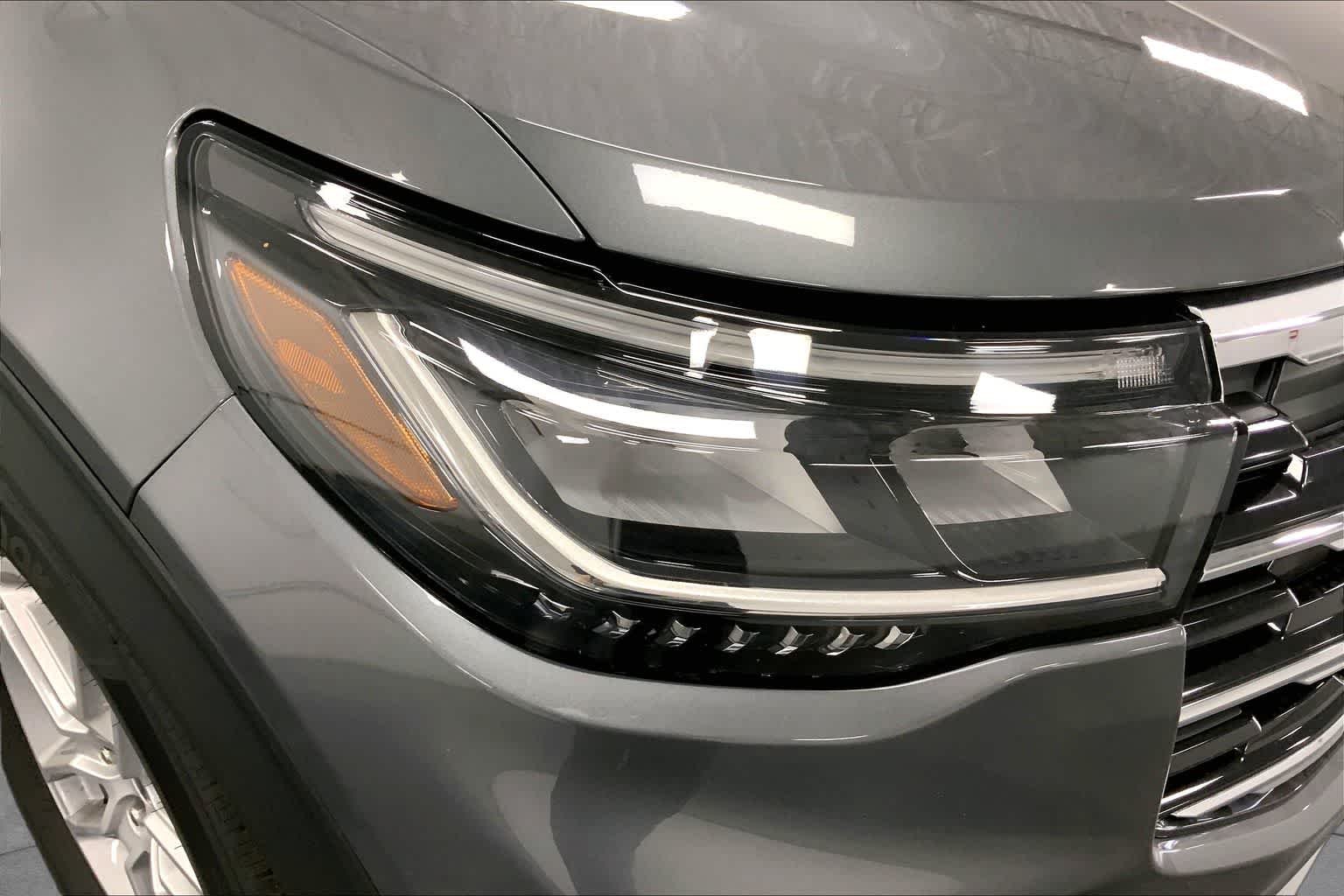 New 2026 Carbonized Gray Metallic Ford Active image 13