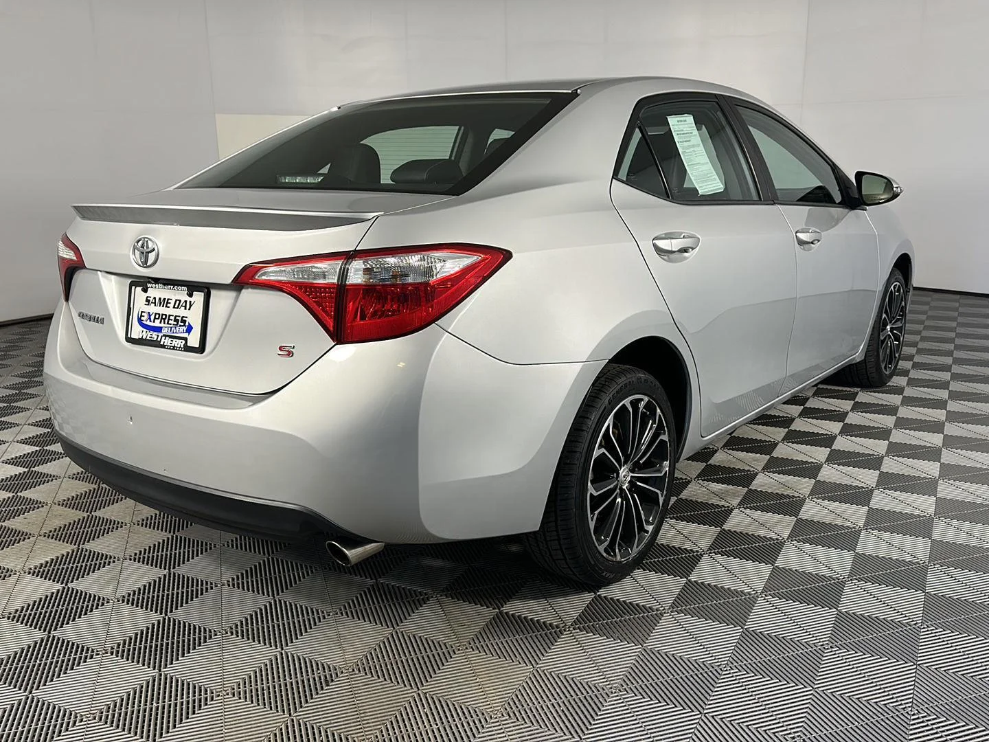 Used 2015 Classic Silver Metallic Toyota S Plus image 7