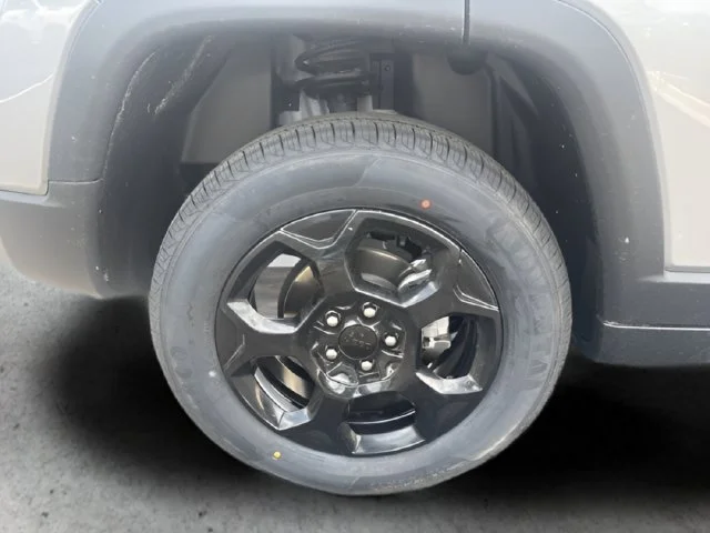 Used 2023 Silver Jeep Trailhawk image 22