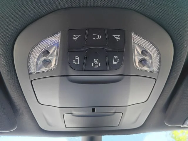 New 2027 Hydro Blue Pearl-Coat Exterior Paint Chrysler Select image 18