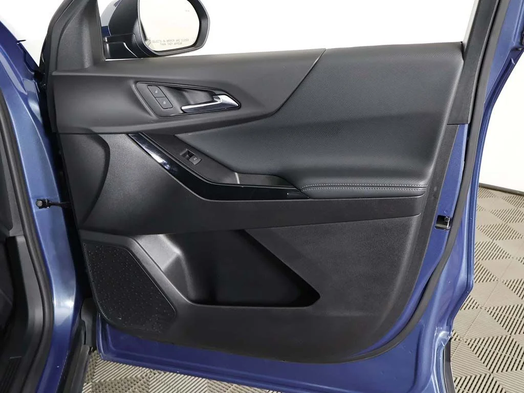 Used 2025 Lakeshore Blue Chevrolet LT image 24