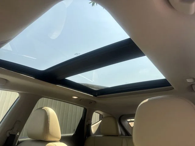 Used 2022 Gray Nissan Platinum image 31