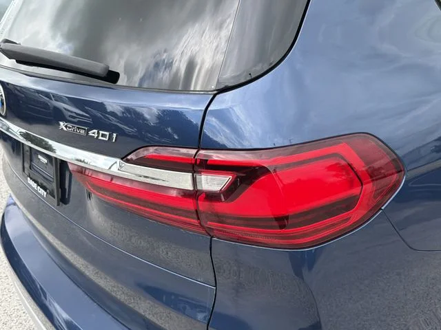 Used 2022 Blue BMW xDrive40i image 9