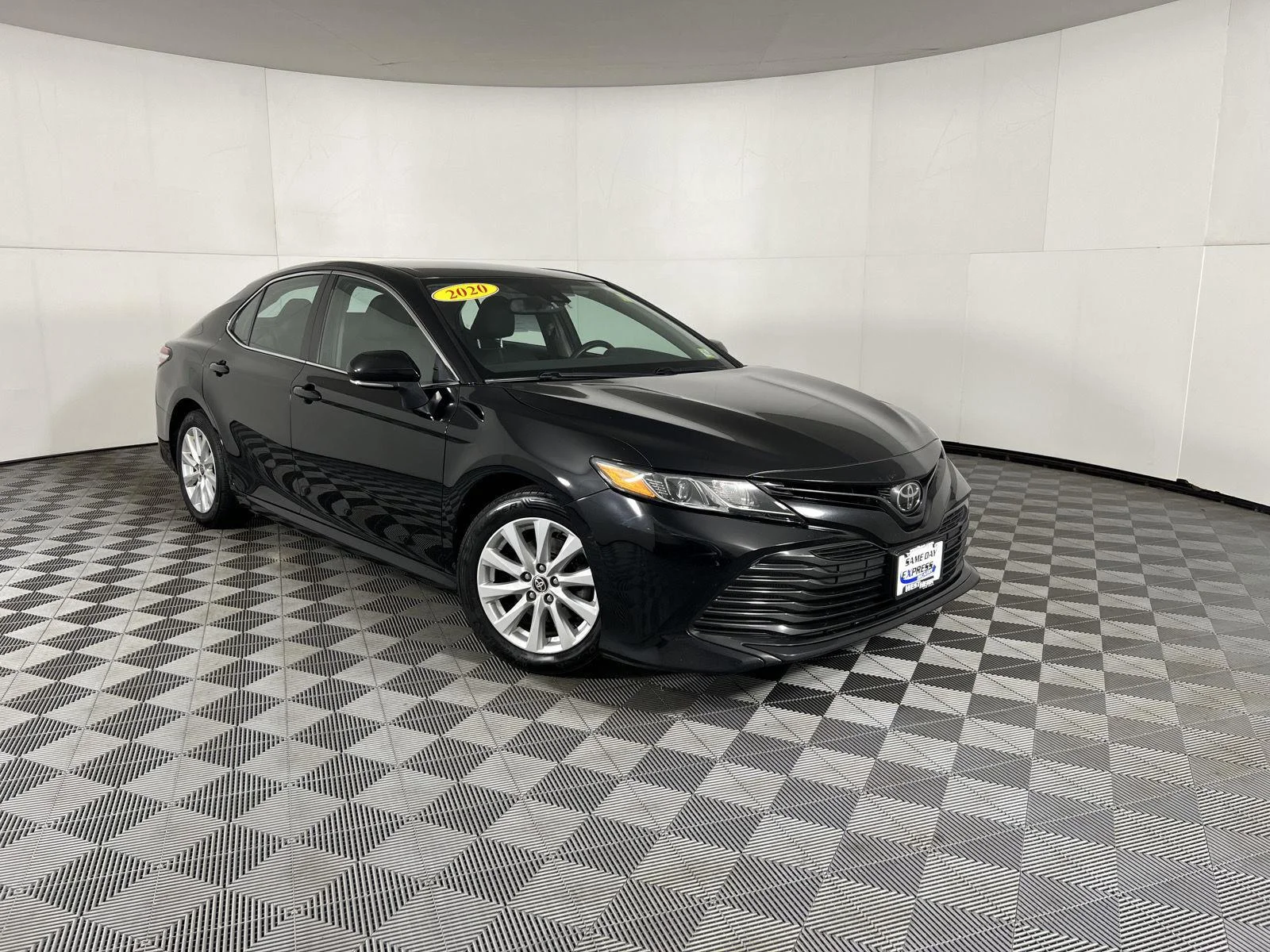 Used 2020 Bk Toyota LE image 31