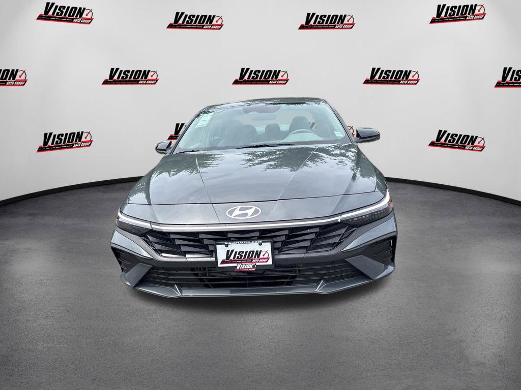 Used 2025 Gray Hyundai SEL Sport image 2