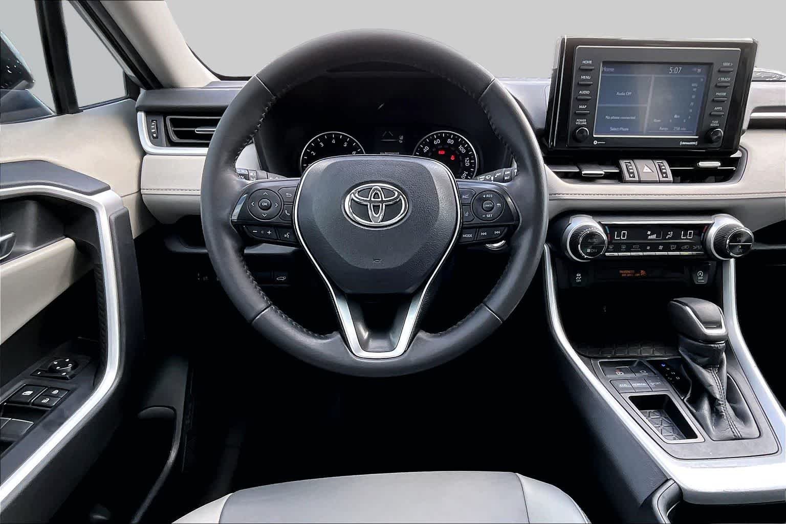 Used 2021 Silver Sky Metallic Toyota XLE Premium image 5