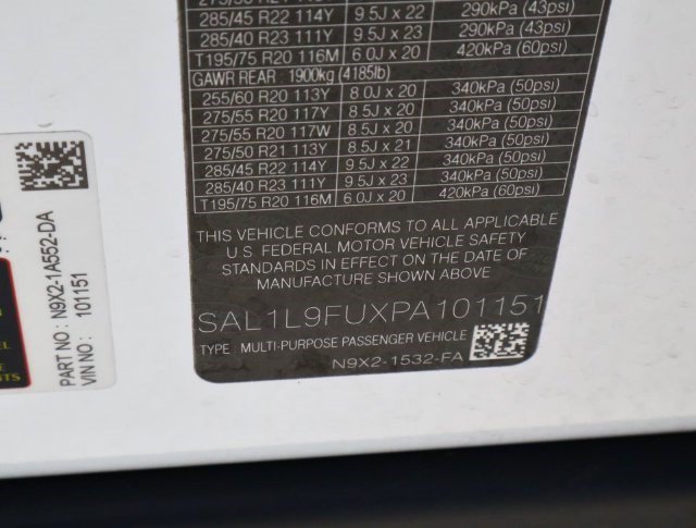Used 2023 White Land Rover SE Dynamic image 22